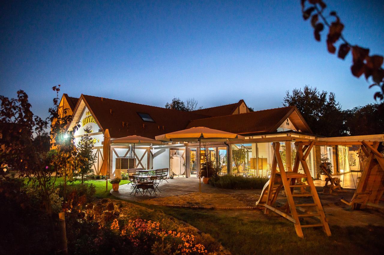 Hotel Legnicki & Restauracja Λέγκνικα Εξωτερικό φωτογραφία
